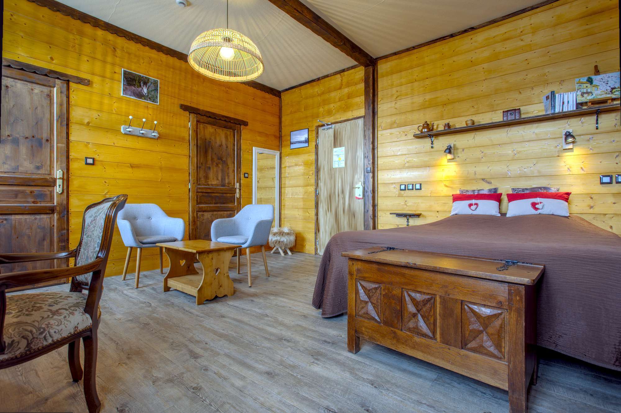 Hôtel et restaurant gastronomique à Doucier près du Lac de Chalain Jura Hôtel et restaurant gastronomique à Doucier près du Lac de Chalain Jura